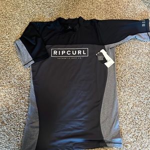 NEW! Men’s Rip Curl Rash-guard relaxed fit